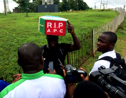 Man treks from Lagos to Abuja to show  disappointment with  APC