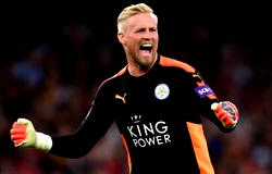 Leicester keeper Schmeichel signs new contract