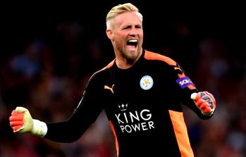 Leicester keeper Schmeichel signs new contract