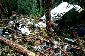12 year-old boy sole survivor of plane crash
