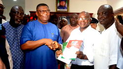 Photo: David Mark picks presidential form