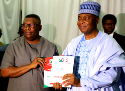 Breaking: Saraki submits PDP 2019 PDP EIN forms