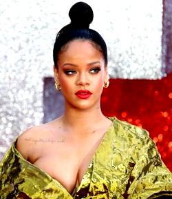 Rihanna shuns Super Bowl