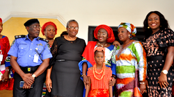 Police officers wives donate relief materials to IDPs in Edo