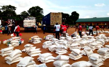 Nigerian Red Cross distribute relief materials to flood victims in Delta