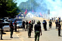 Three injured as police disperse Shi’ite protesters