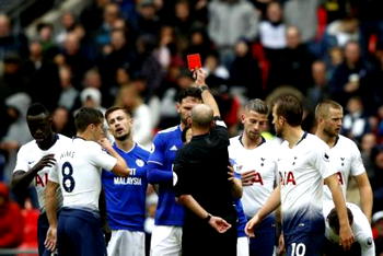 Sloppy Spurs see off 10-man Cardiff to close on top two