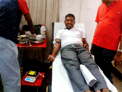 Indians celebrate Mahatma Gandhi with blood donation
