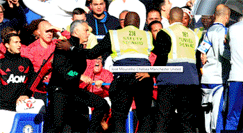 Chelsea vs Man United : Mourinho infuriated