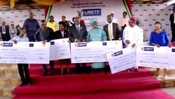 Ambode presents cheques to 2,000 beneficiaries of Employment Trust Fund