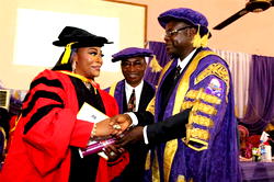Photo: Dr. Siju Iluyomade receives award from Professor Tunji Abayomi