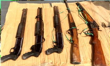 Police find 5 guns in uncompleted building, arrest 11 suspects