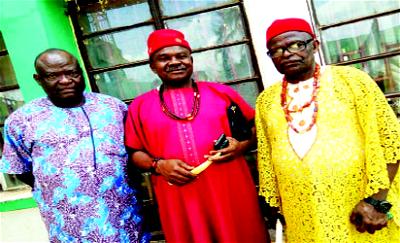 •From left; Zonal Chairman, Enugu North senatorial district of the PDP, Chief Michael Onyeze; Igwe Patrick Okenyi of Okpo and the Igwe-elect of Odom-Okpo, Vincent Obodike Eze