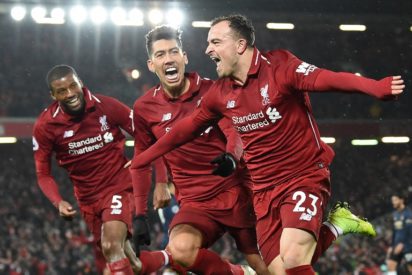 Firmino scores late as Liverpool beats Spurs to top Premier League