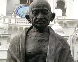 After student protest Gandhi statue removed from Ghana university