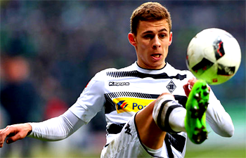 Hazard atones for penalty miss in Gladbach win