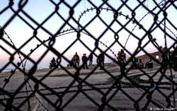 Greece to speed up creation of migrant holding centres to ease tension