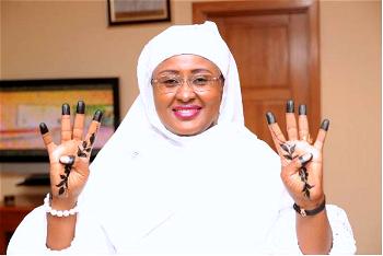 2019: Aisha supports Buhari, strikes 4+4 pose