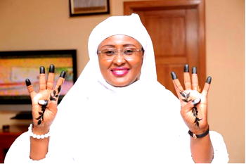 2019: Aisha supports Buhari, strikes 4+4 pose