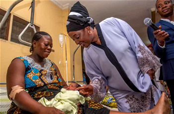 Edo First Lady, Betsy Obaseki showers gifts on babies born on New Year’s Day