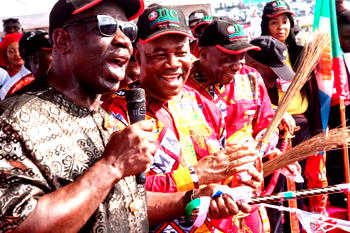 Obaseki in Akwa Ibom, campaigns for Buhari, Ekere