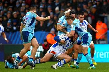 Exeter beat 14-man Castres to keep Champions Cup hopes alive