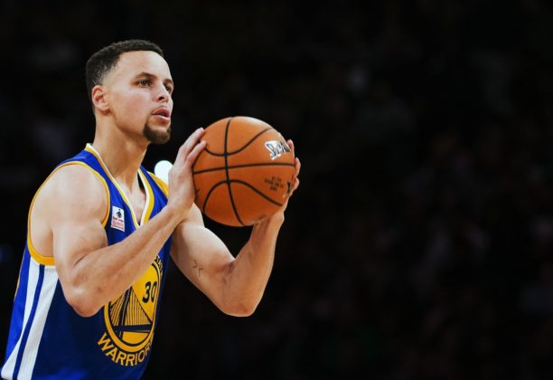 Curry scores 33 as Warriors rout Thunder, Celtics stop Hawks