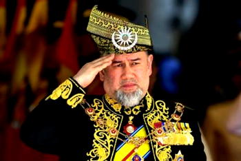 Confusion reigns as Malaysia king abdicates throne