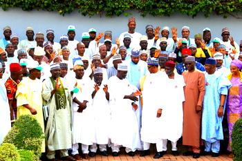 PHOTOS: President Buhari receives foodstuff, cattle dealers’ union at Abuja