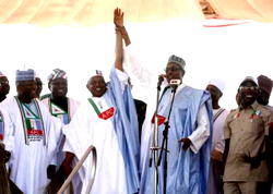 Photos: President Buhari, Ambode, Yari, Bagudu at APC presidential campaign in Kebbi state