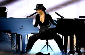 Alicia Keys’ dual piano performance at Grammy 2019 applauded