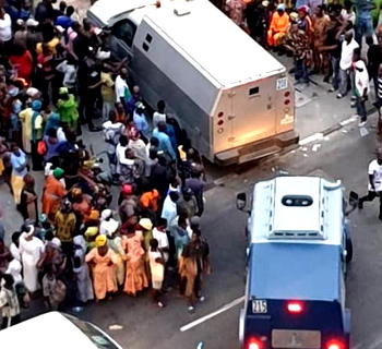 Tinubu’s bullion vans and anti-corruption campaign