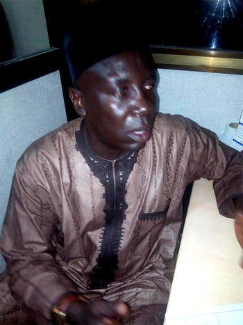Breaking: Man caught giving N3000 bribe to Police officer
