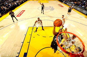 Warriors thump Spurs, Harden extends scoring streak