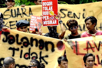 Indonesian entertainers protest law on ‘pornography’, blasphemy in music