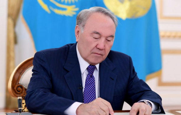 Kazakh president sacks government over economic failures