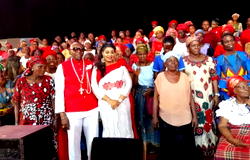 Oritsejafor empowers 100 widows on Valentine