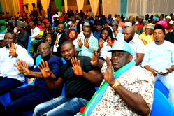 Photos: Buhari meets Nigerian youths
