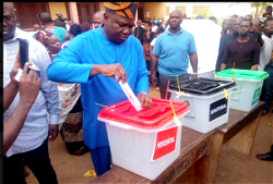 Election: Ambode, Hamzat delivers polling unit for Buhari
