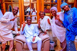 Buhari hosts staff of APC PCC Situation Room to `Victory Dinner’