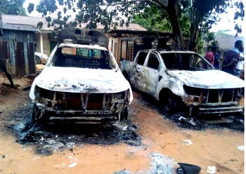 Breaking: Hoodlums set Anambra police station on fire, free prisoners