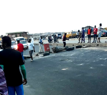 Mangoro residents on rampage as police kill another youth in Lagos