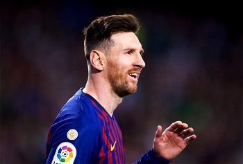 Messi injured in Barcelona narrow win against Villarreal