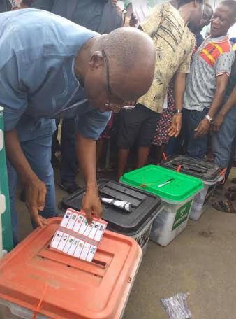 Photos: Amaechi casts his vote in Rivers