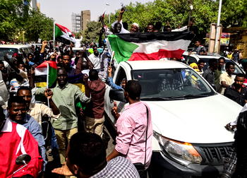 Sudanese call ‘regime has fallen’ as army announcement awaited