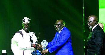 NFF pays glowing tribute to Peters at 2018 Aiteo NFF Awards