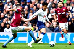 Premier League: Tottenham Hammered, Cardiff in relegation danger