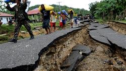 Five dead as buildings collapse in Philippine quake