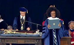 Chimamanda makes history as first African to speak at Yale’s Class Day