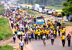 Women, students, others in protest over bad state of Lagos-Badagry expressway